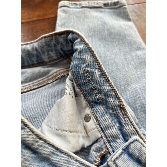 American Eagle Womens Light Wash Mom Jean Size 2 - Picture 3 of 8